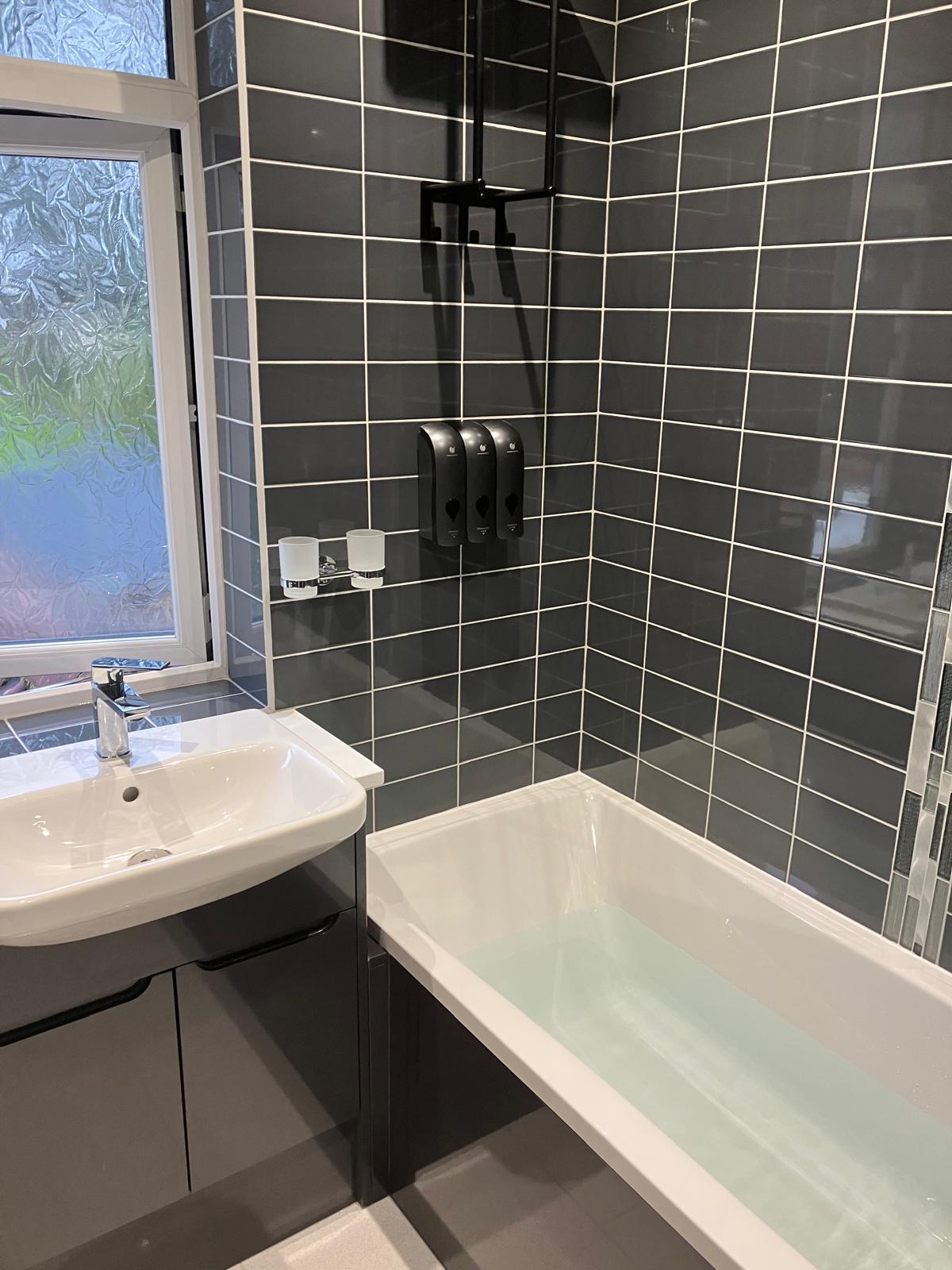 Bathroom fitting near Northampton – Aqualisa & Karndean (6)