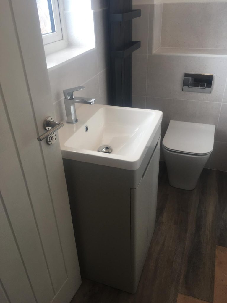 En suite fitting near Bedford (3)