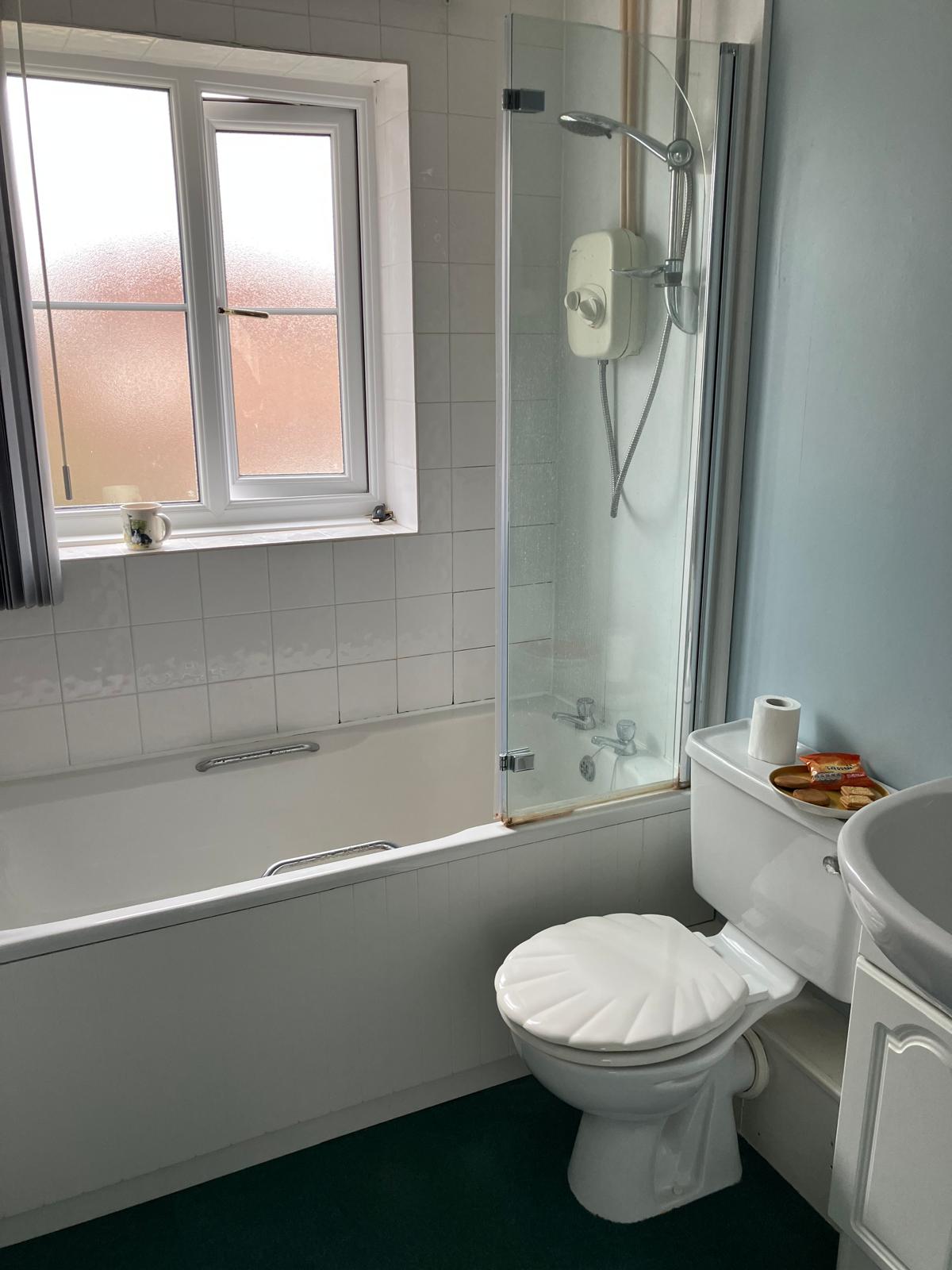Low level shower room near Northampton – Altro safety flooring (2)