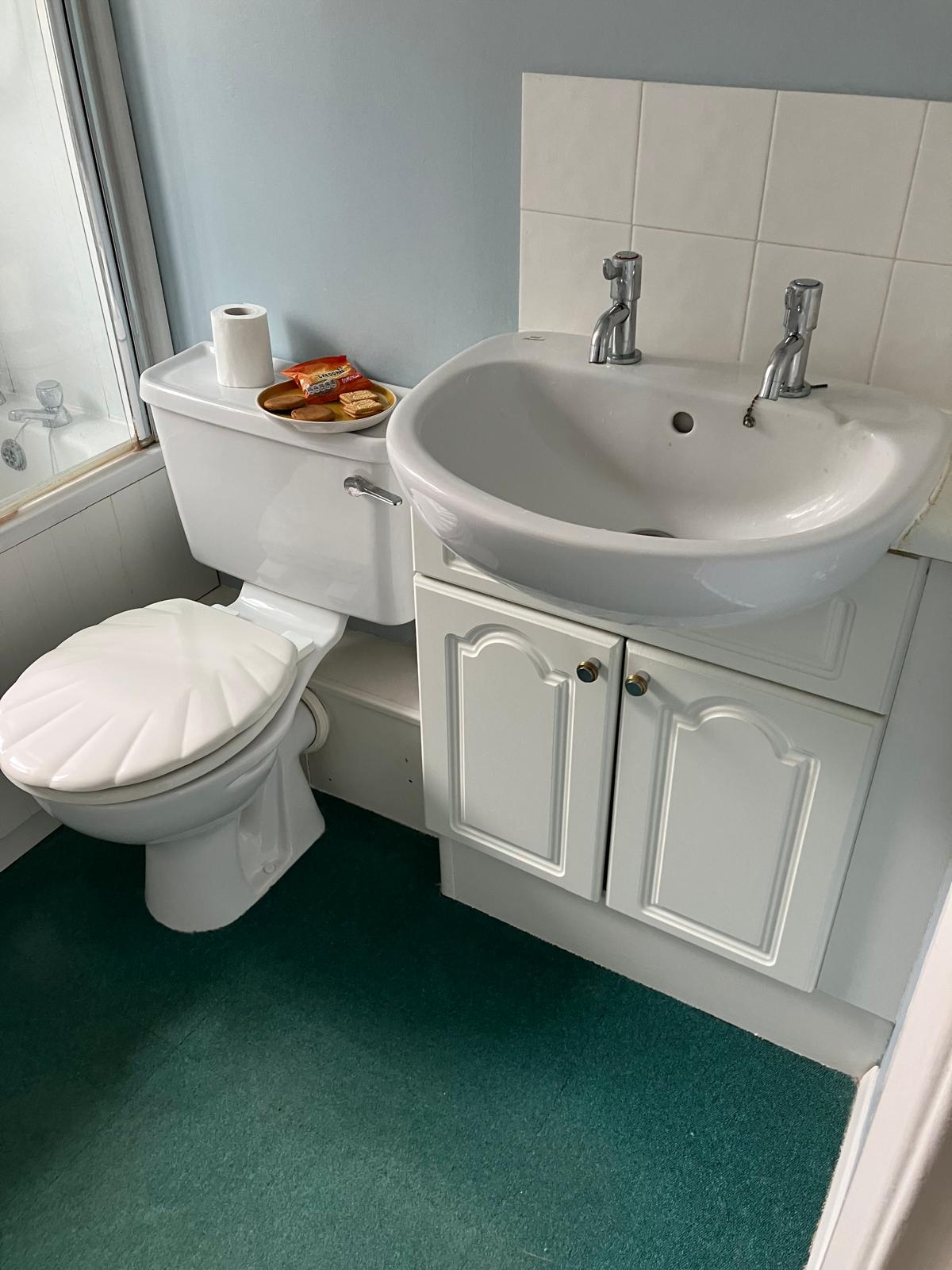Low level shower room near Northampton – Altro safety flooring (3)